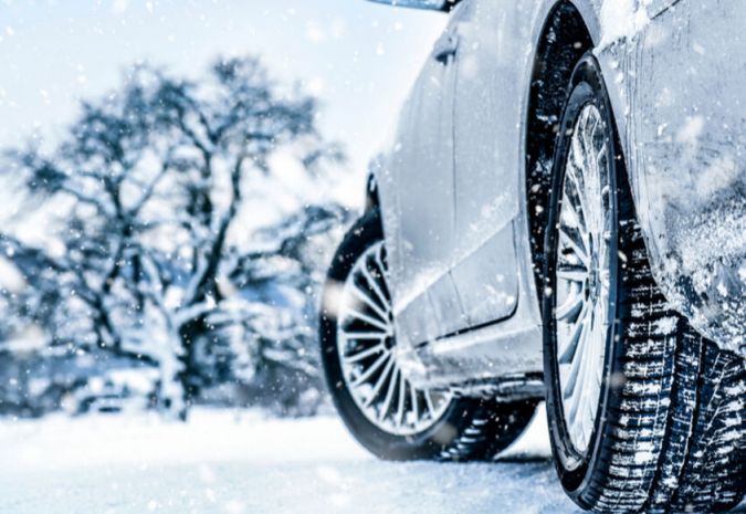 Chaînes ou pneus neige obligatoires à compter du 1er novembre.